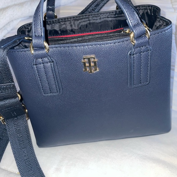 Tommy Hilfiger Handbags - Tommy Hilfiger navy blue purse